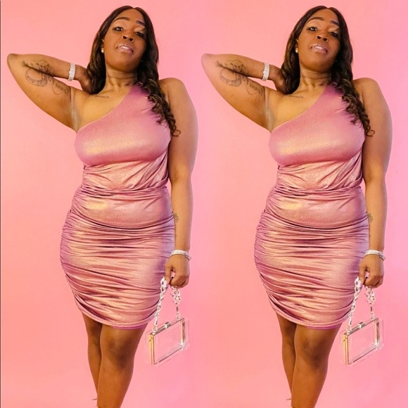 NEW TRENDY PURPLE METALLIC FORMAL SLEEVELESS ONE SHOULDER RUCHED MIDI DRESS - Picture 4 of 9